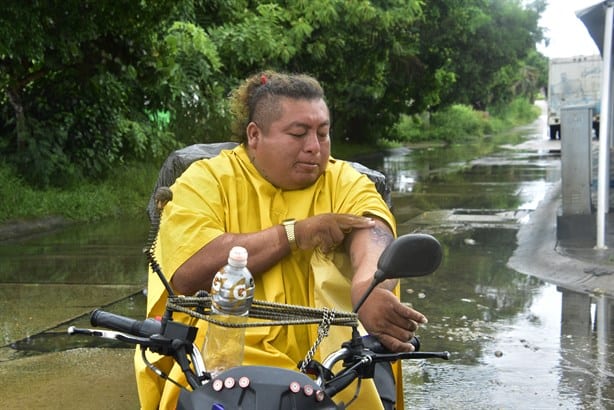 Caídas, foco de infección y malos olores; interminable problema de aguas negras en Dunas y Olmeca | VIDEO