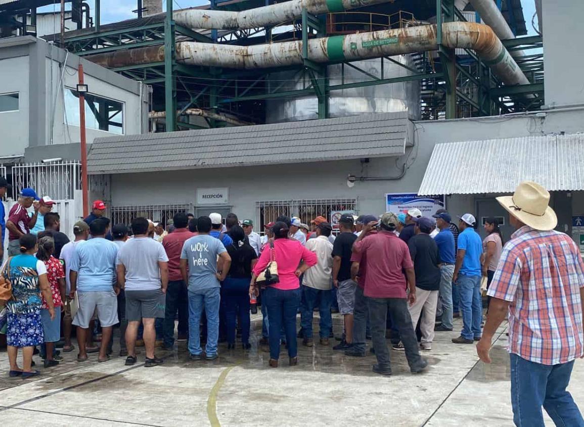 Reclaman productores pago de cien millones al ingenio Cuatotolapan