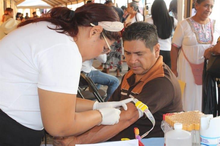 Realizan jornada de salud en Misantla; ciudadanos acuden desde temprana hora 