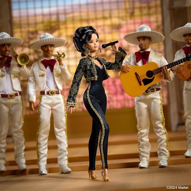 Una Barbie inspirada en Juan Gabriel celebra al Divo de Juárez