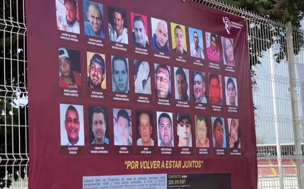 Colectivos hacen búsqueda masiva de desaparecidos en Veracruz; colocan fichas de búsqueda en puentes