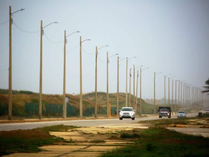 Esto podría pasar con los postes en mal estado de Coatzacoalcos