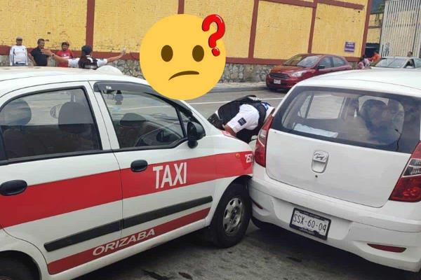 Intentan robar un taxi en Orizaba; lo dejaron chocado y casi incendiándose