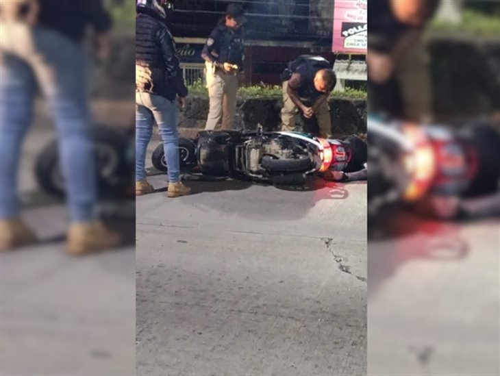 Dos jóvenes sufren accidente de moto en la avenida Rébsamen de Xalapa 