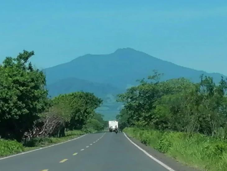 Carretera 180 de Agua Dulce a Cárdenas con importante tráfico tras percance ¡extrema precauciones!