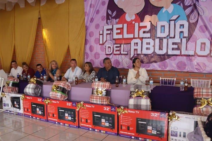 DIF Municipal celebra a más de 600 abuelitos de Ciudad Mendoza