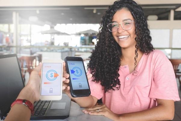 Razones para contar con una app para recibir dinero sin tarjeta en tu negocio