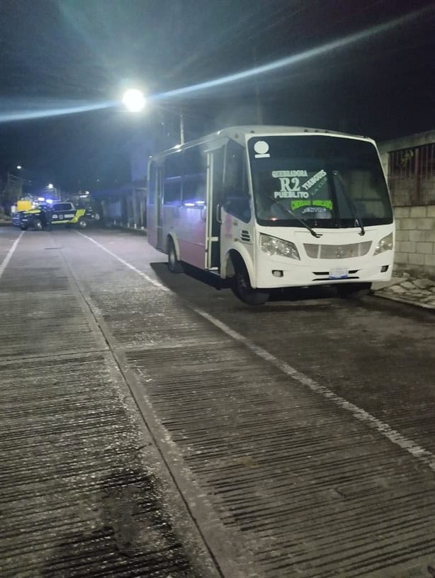 Se incendia autobús en Córdoba de la ruta Viaja segura; chófer resulta gravemente lesionado