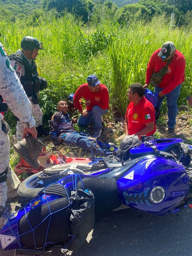 Derrapa marino en su motocicleta en el tramo Nautla-Cardel