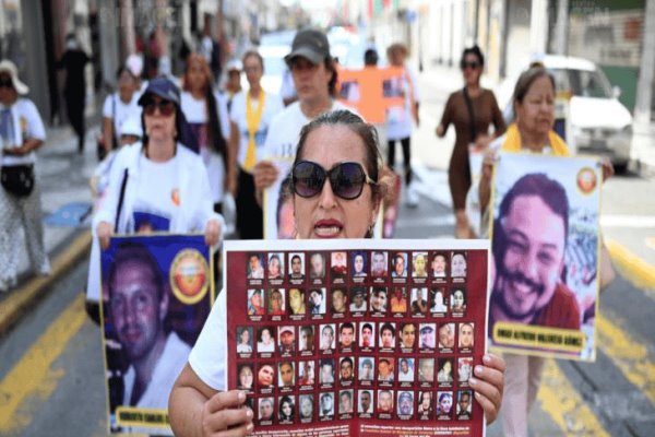 Al grito de justicia, colectivos de búsqueda de personas desaparecidas marchan en Veracruz | VIDEO