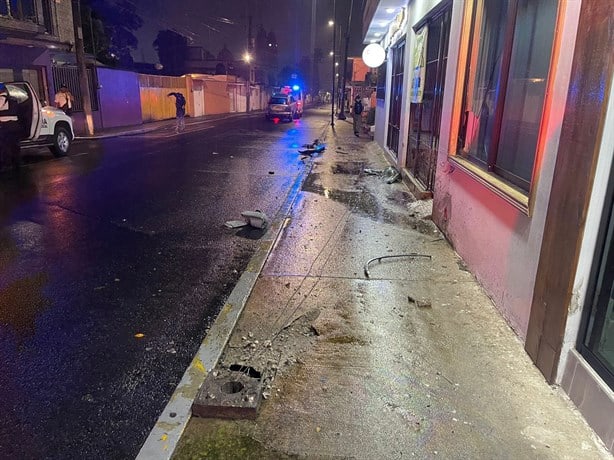 Camioneta se accidenta en centro de Orizaba y provoca daños de consideración