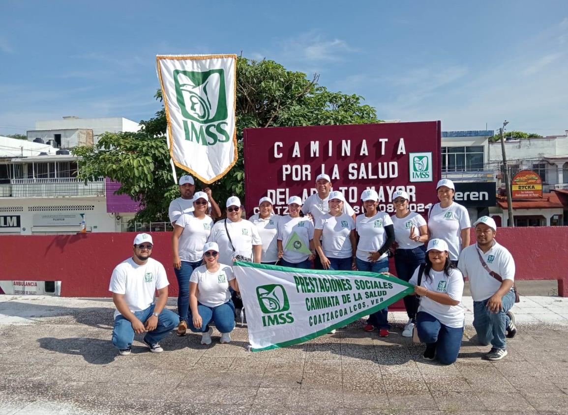 Trabajadores del IMSS en Coatzacoalcos conmemoran semana del adulto mayor con marcha | VIDEO