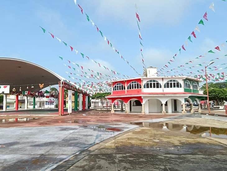 Llegan los colores patrios a Villa Cuichapa; adornan el municipio | VIDEO