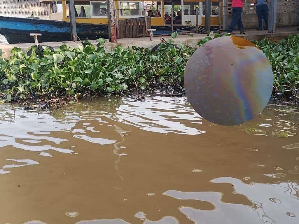 Detectan manchas de hidrocarburo en el río Coatzacoalcos