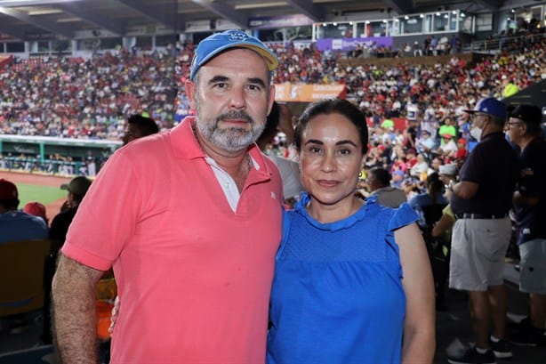 Niños, jóvenes y adultos aficionados siempre apoyando a El Glorioso, en el Beto Ávila