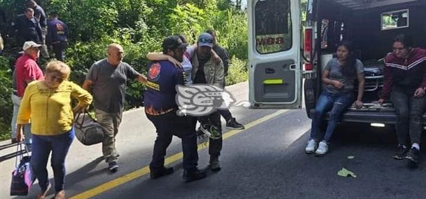 Accidente en carretera Fortín-Huatusco: Autobús cae a barranco, deja 4 muertos y más de 30 heridos