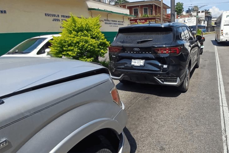 Dos camionetas chocan en la avenida 11 de Córdoba