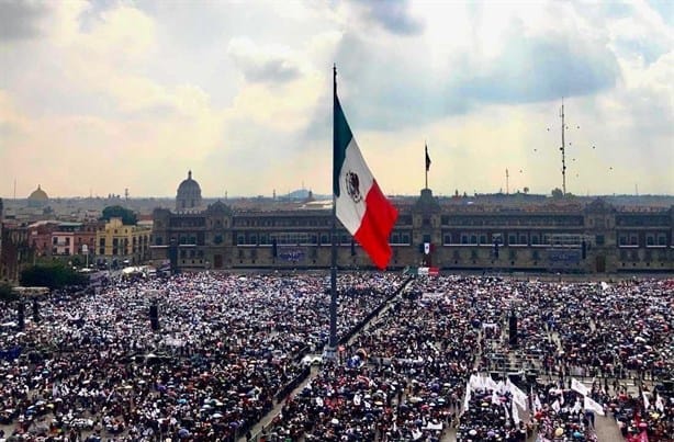 Sexto Informe de AMLO: “Gracias Presidente”; ciudadanos abarrotan el zócalo de la Cdmx I VIDEO