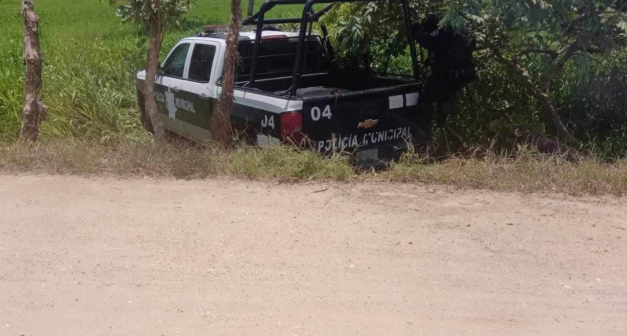 Vuelca patrulla de Policía Municipal en Jesús Carranza