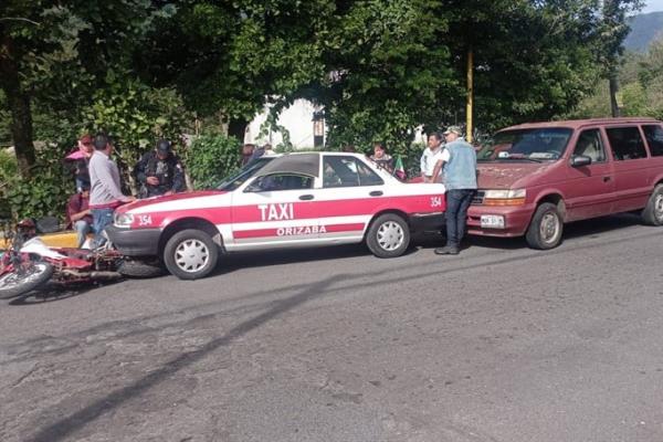 Accidente múltiple en carretera a Ixhuatlancillo genera movilización policial
