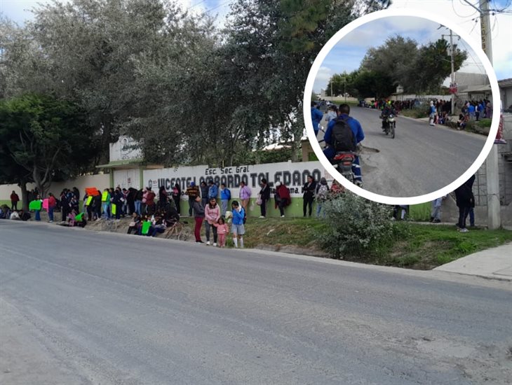 Por falta de profesores, toman secundaria en Villa Aldama; advierten cierre de la carretera Xalapa-Perote