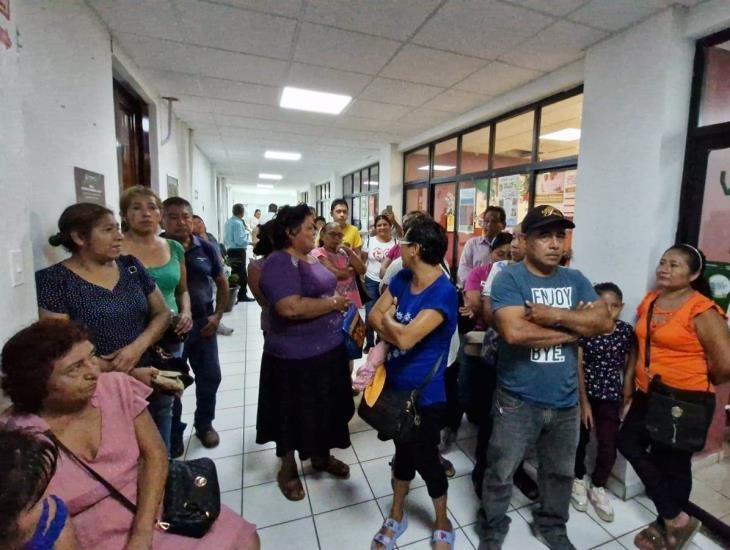 Atiende alcalde de Coatzacoalcos a habitantes de la Fraternidad Antorchista; exigen obras y mejoras