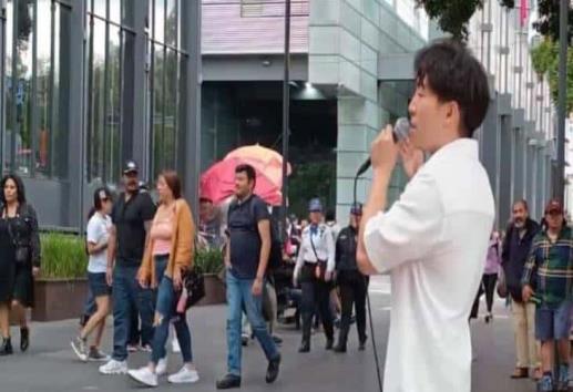 Coreano en México se vuelve viral por cantar tema de José José | VIDEO