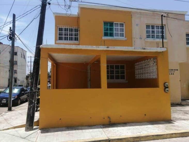 Petrolero insiste en despojar a abuelita de su vivienda en Coatzacoalcos