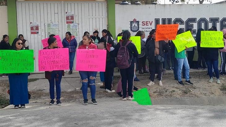 Por falta de profesores, toman secundaria en Villa Aldama; advierten cierre de la carretera Xalapa-Perote