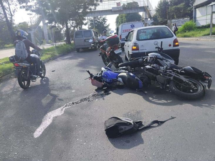 Tráiler casi arrolla a motociclistas tras choque en Banderilla