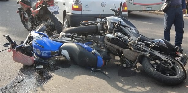 Tráiler casi arrolla a motociclistas tras choque en Banderilla