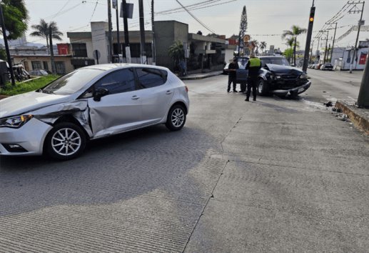 Camioneta y auto chocan en la avenida 11 de Córdoba