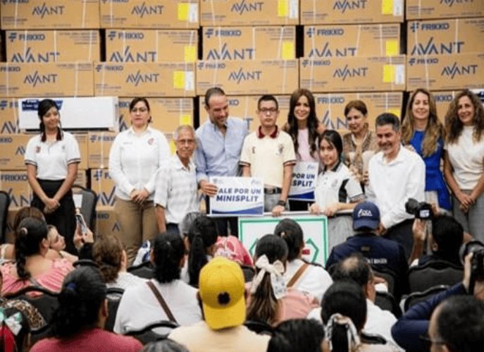 Entrega Unánue apoyos a escuelas públicas