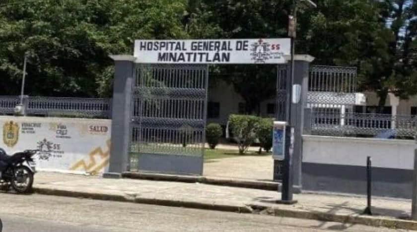 Tras presunta negligencia en Hospital de Minatitlán, sepultan a bebé entre el dolor físico y emocional