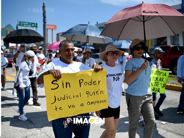 Se manifiestan trabajadores del Poder Judicial en Boca del Río | VIDEO