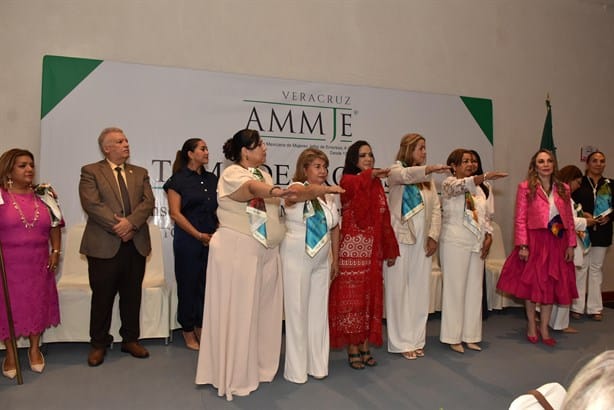 Realizan toma de protesta de la Asociación de Mujeres Jefas de Empresa (AMMJE) Veracruz