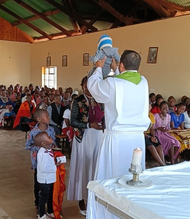 De Coatzacoalcos al continente africano: sacerdote porteño lleva el evangelio a comunidades de Kenia