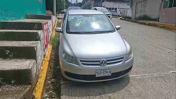 Automóvil es dañado a plena luz del día en Juchique