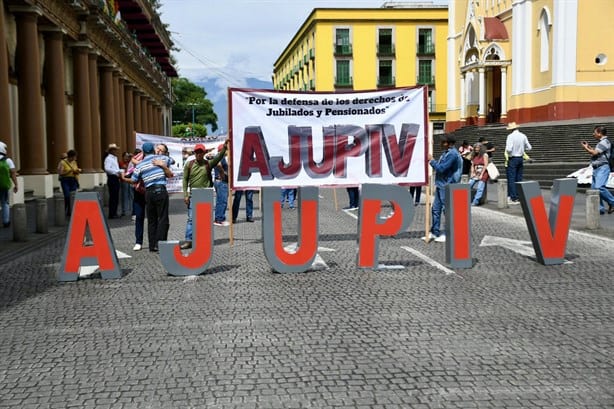 Jubilados veracruzanos:  Cuitláhuac García nos despojó de nuestro seguro