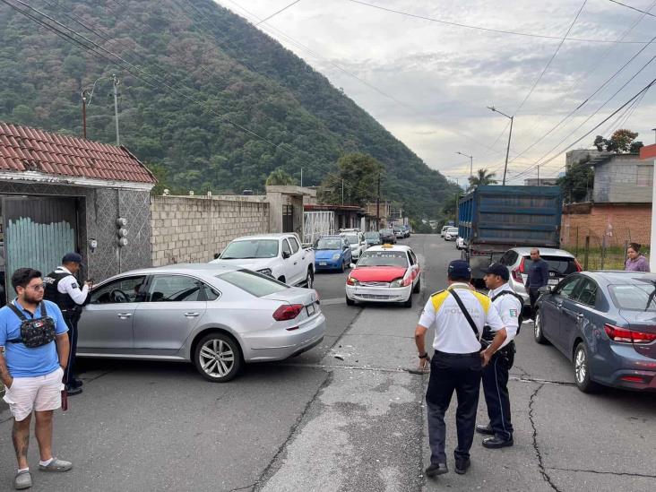 No paran los accidentes en Orizaba; chocan taxi y particular