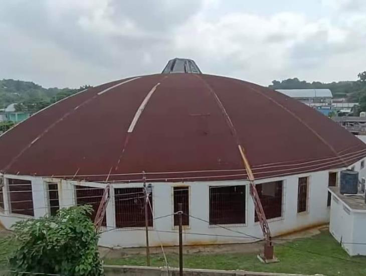 Por iniciar trabajos de rehabilitación del auditorio Lázaro Cárdenas en Villa Cuichapa