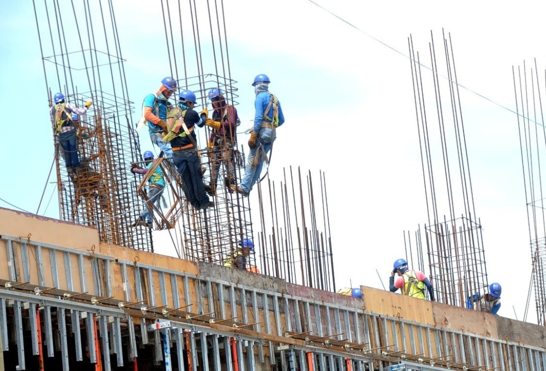 Constructoras veracruzanas en riesgo por falta de pagos de obras gubernamentales, advierte AMIC