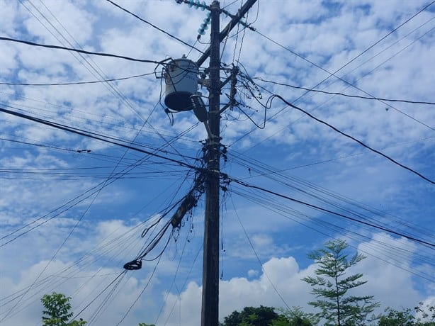 Vecinos de la colonia Dos Caminos acusan que no tienen luz desde hace tres días