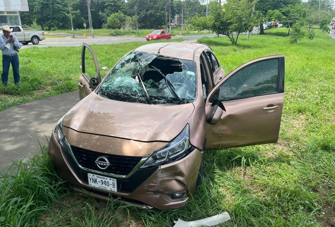 Tráiler impacta a un auto en la carretera Veracruz-Xalapa: mujer y nieta heridas