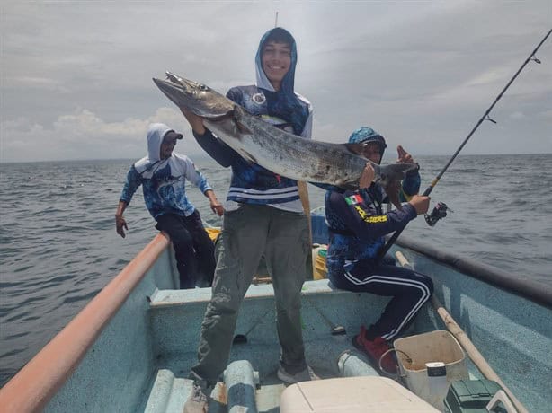 Promueven turismo con pesca y avistamiento de delfines en Coatzacoalcos