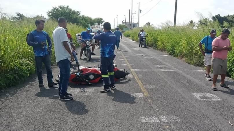 Derrapa motociclista en el tramo Úrsulo Galván- Chachalacas