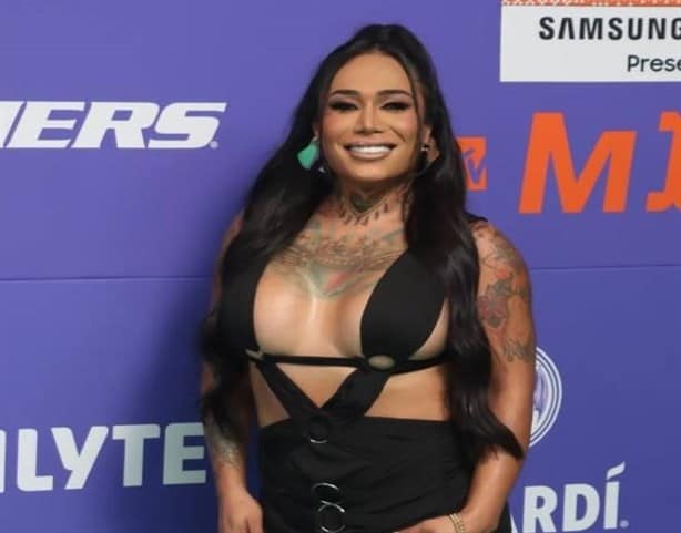 Le roban celular a la influencer Karina Torres