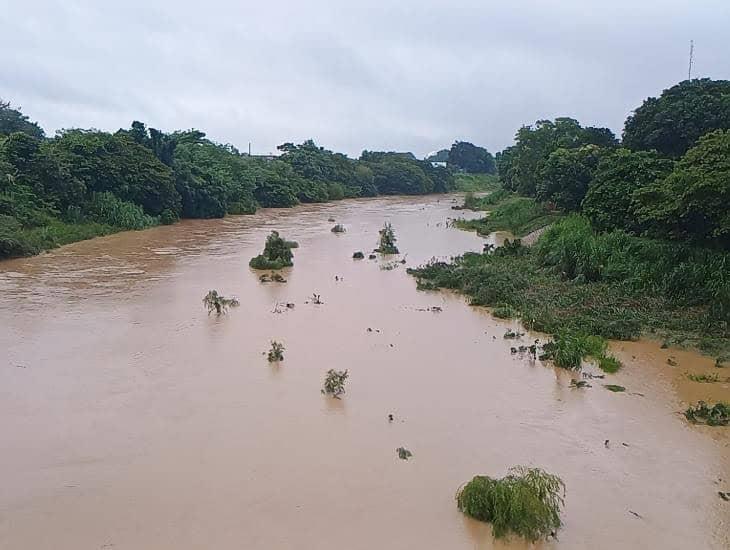 Protección Civil mantiene vigilancia al río Agua Dulce, alistan albergues