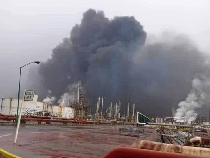 Incendio en refinería de Salina Cruz alarma a la población, esto sabemos | VIDEO