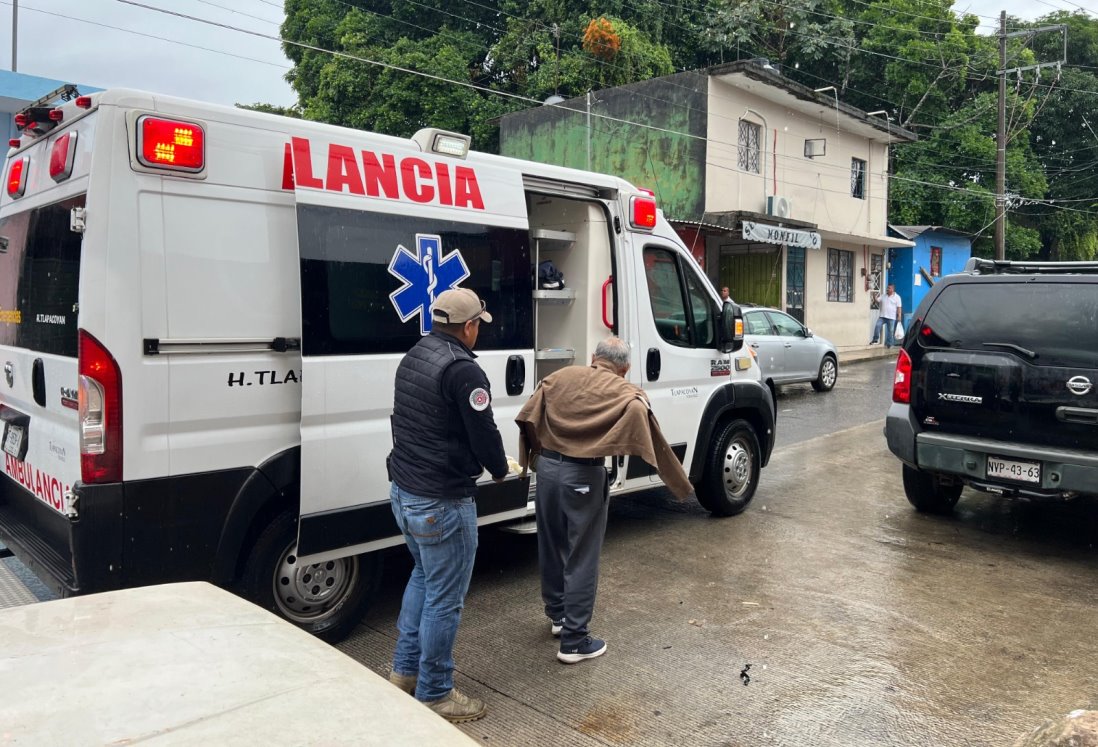 Accidente en Tlapacoyan: Choque entre Tsuru y autobús deja un herido